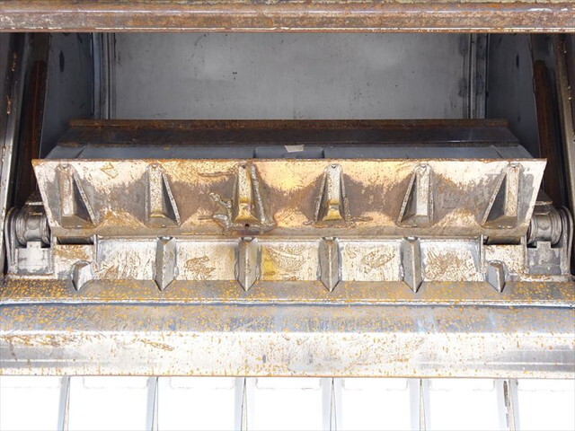 日野レンジャーパッカー車（塵芥車）中型（4t）[写真23]