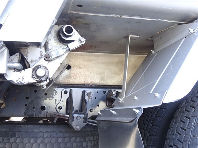 日野レンジャーパッカー車（塵芥車）中型（4t）[写真09]