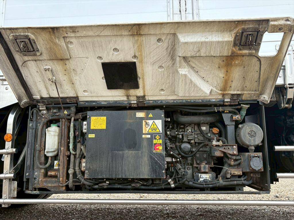 日野プロフィア冷蔵冷凍ウイング大型（10t）[写真14]