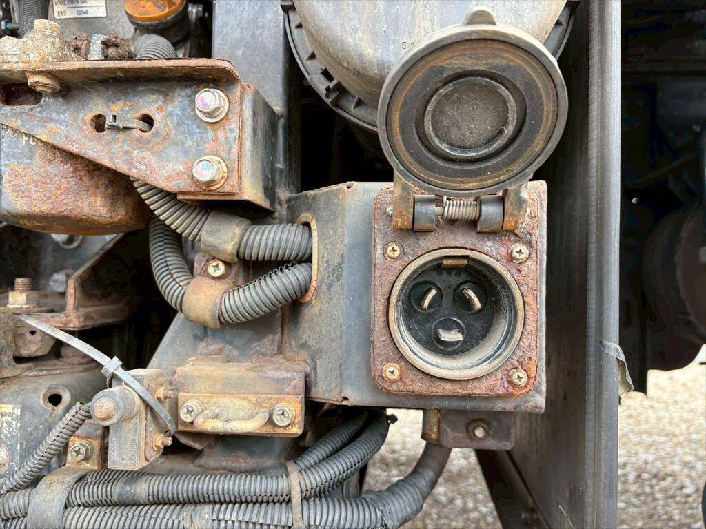 日野プロフィア冷蔵冷凍ウイング大型（10t）[写真15]