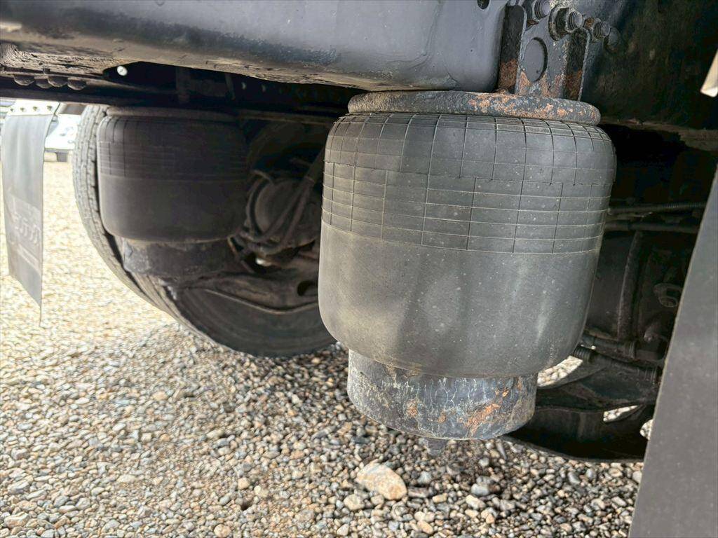 日野プロフィア冷蔵冷凍ウイング大型（10t）[写真17]