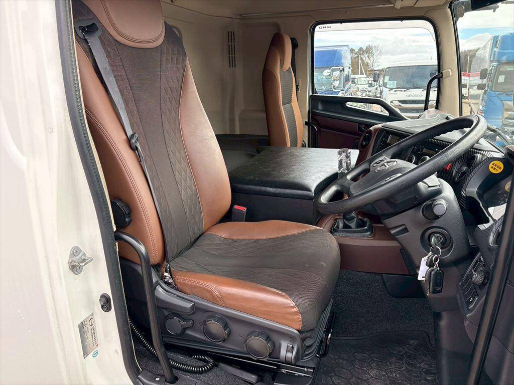 日野プロフィア冷蔵冷凍ウイング大型（10t）[写真21]