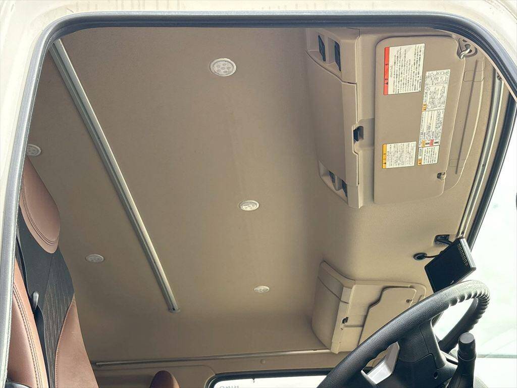 日野プロフィア冷蔵冷凍ウイング大型（10t）[写真24]