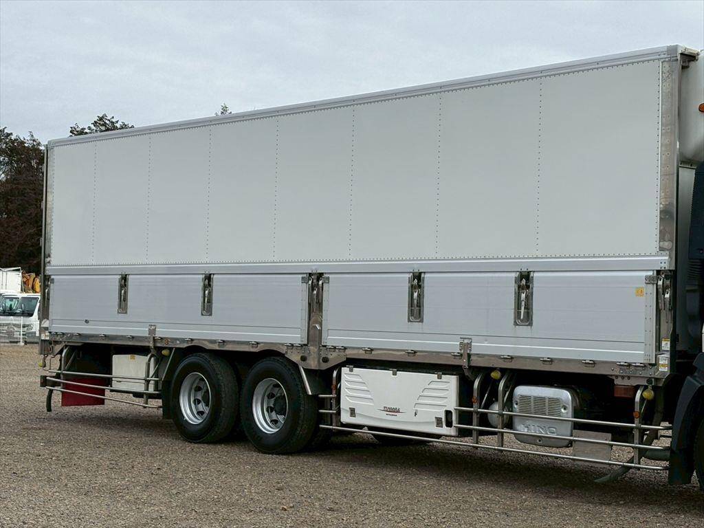 日野プロフィア冷蔵冷凍ウイング大型（10t）[写真05]