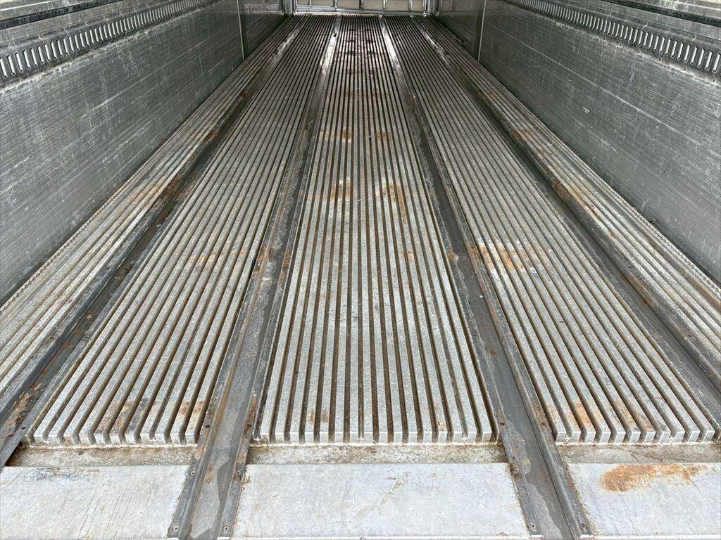 日野プロフィア冷蔵冷凍ウイング大型（10t）[写真08]