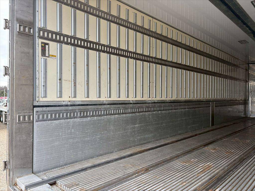 日野プロフィア冷蔵冷凍ウイング大型（10t）[写真09]