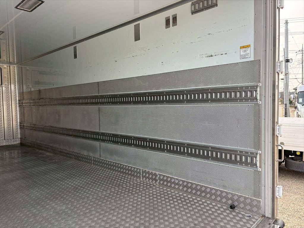 いすゞフォワード冷凍車（冷蔵車）増トン（6t・8t）[写真10]