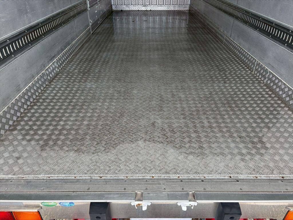 いすゞフォワード冷凍車（冷蔵車）増トン（6t・8t）[写真08]