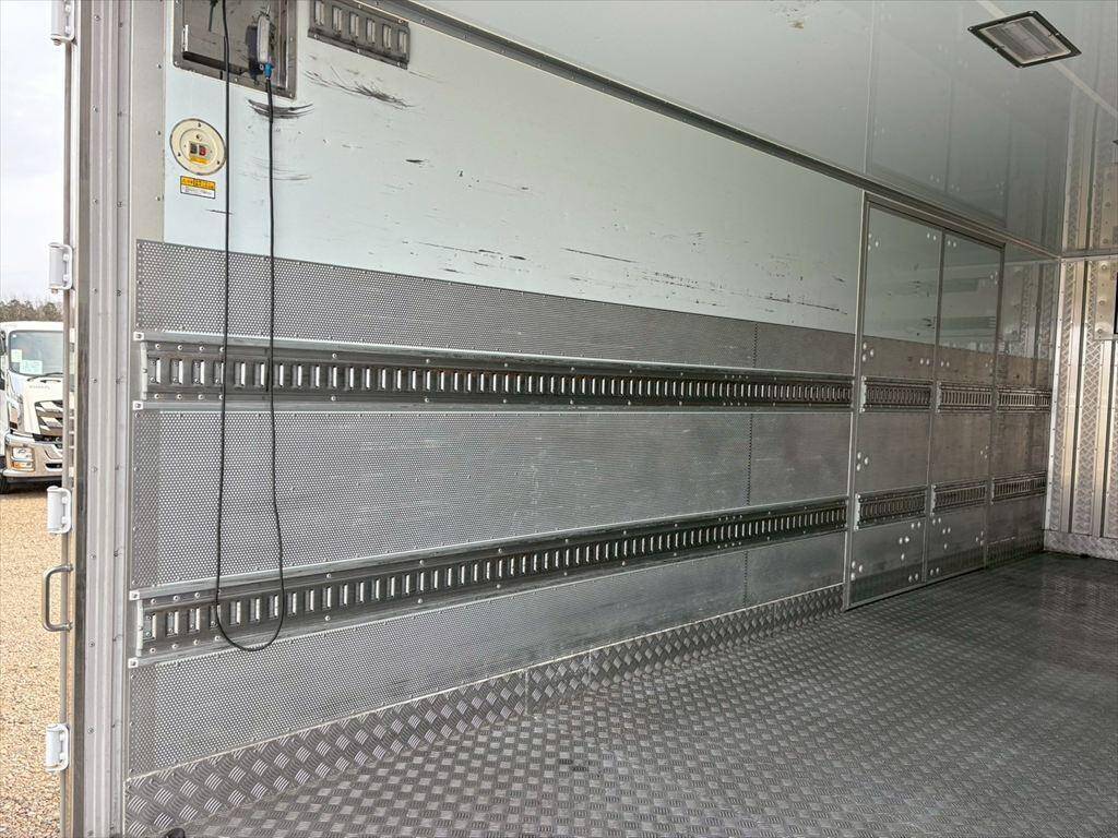 いすゞフォワード冷凍車（冷蔵車）増トン（6t・8t）[写真09]