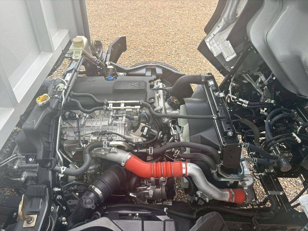 三菱ふそうキャンターアルミウイング小型（2t・3t）[写真18]