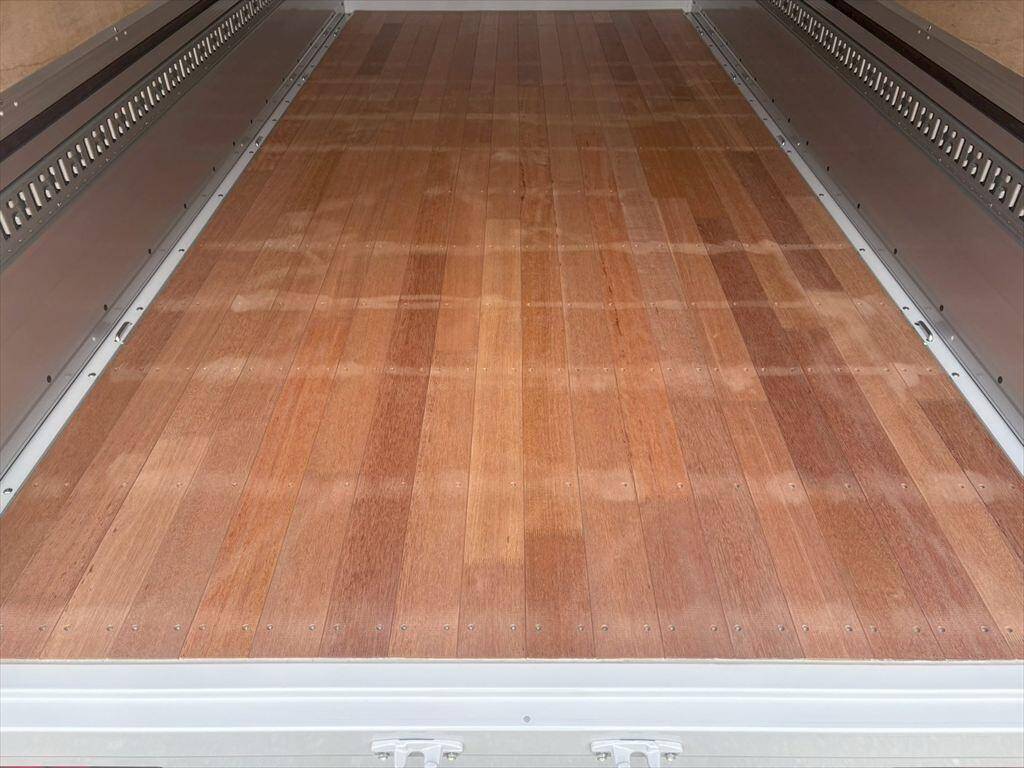 三菱ふそうキャンターアルミウイング小型（2t・3t）[写真08]