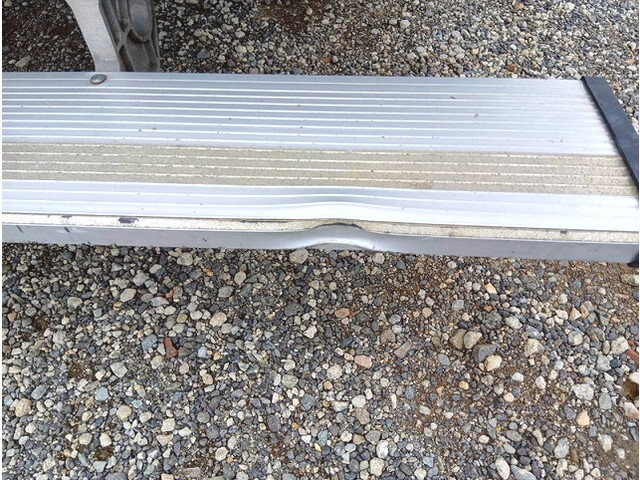 いすゞエルフアルミウイング小型（2t・3t）[写真13]