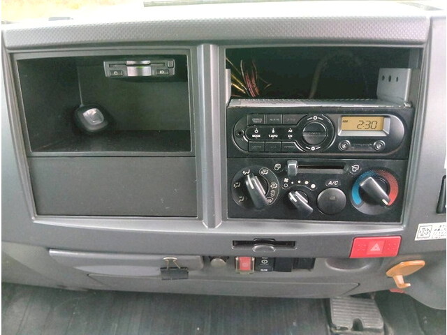 いすゞエルフアルミウイング小型（2t・3t）[写真16]