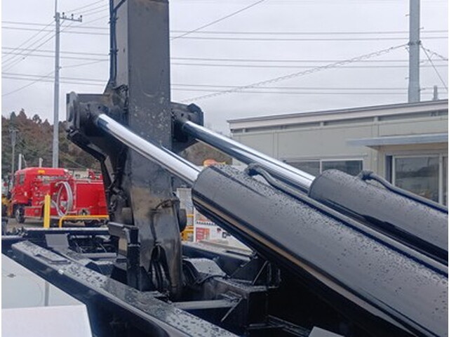 日野プロフィアコンテナ専用車大型（10t）[写真08]