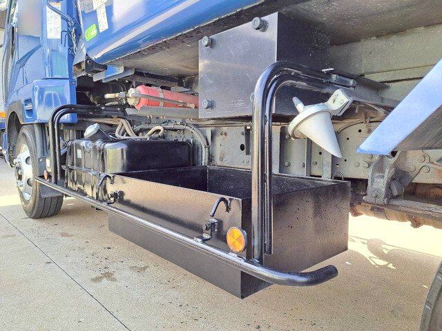 三菱ふそうファイターパッカー車（塵芥車）中型（4t）[写真20]