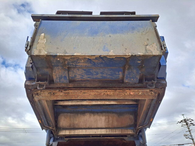 三菱ふそうファイターパッカー車（塵芥車）中型（4t）[写真28]