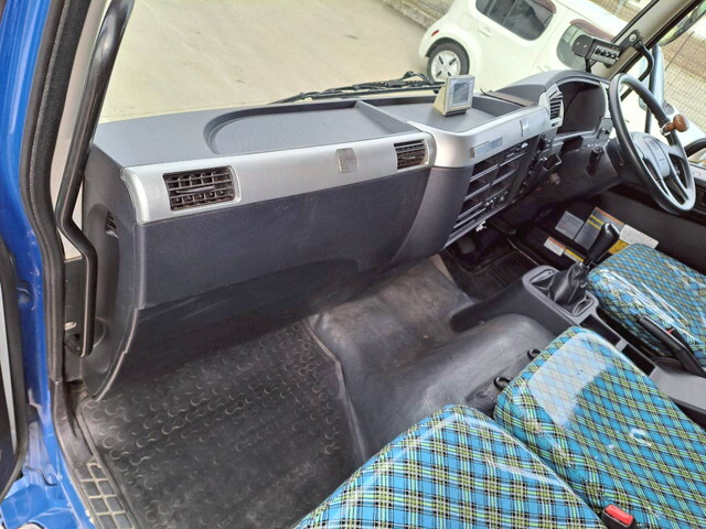 三菱ふそうファイターパッカー車（塵芥車）中型（4t）[写真35]