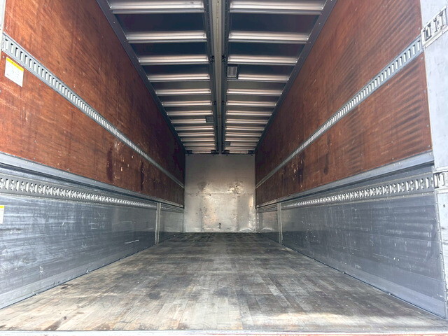 いすゞギガアルミウイング大型（10t）[写真10]