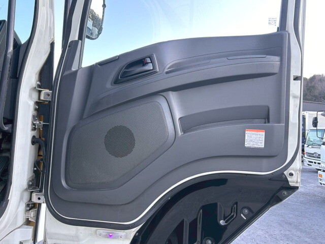 いすゞギガアルミウイング大型（10t）[写真14]