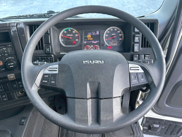 いすゞギガアルミウイング大型（10t）[写真20]