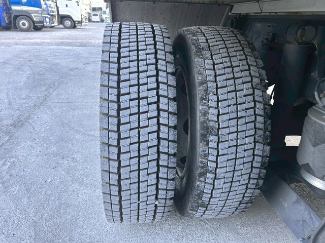 いすゞギガアルミウイング大型（10t）[写真36]