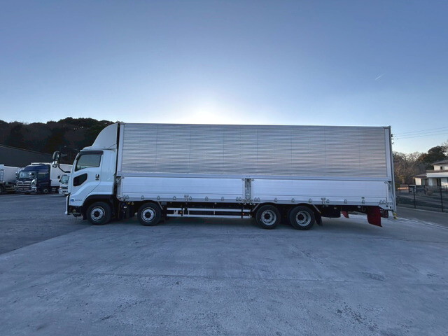 いすゞギガアルミウイング大型（10t）[写真05]