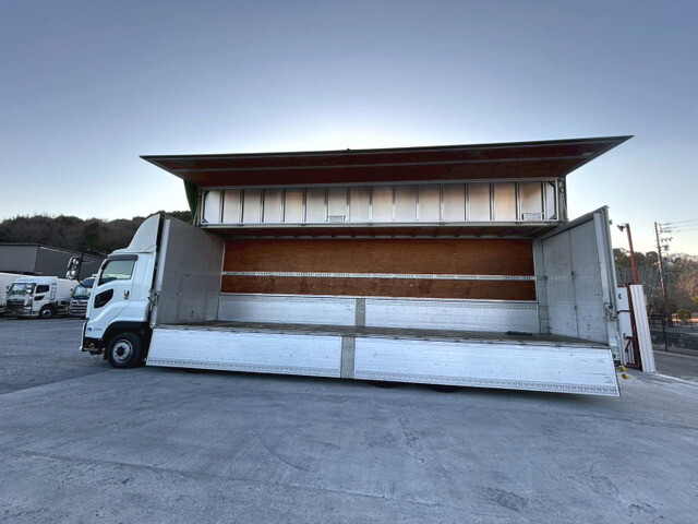 いすゞギガアルミウイング大型（10t）[写真06]