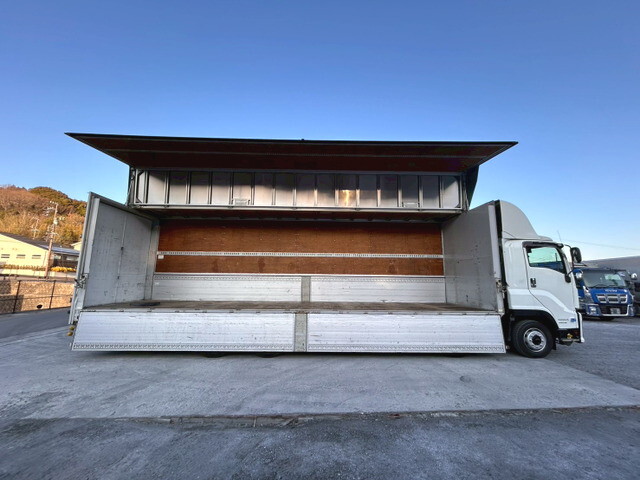 いすゞギガアルミウイング大型（10t）[写真08]