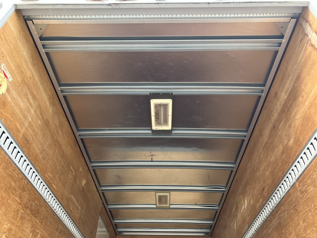 いすゞエルフアルミバン小型（2t・3t）[写真13]