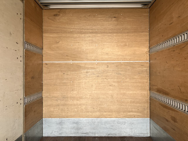 いすゞエルフアルミバン小型（2t・3t）[写真15]