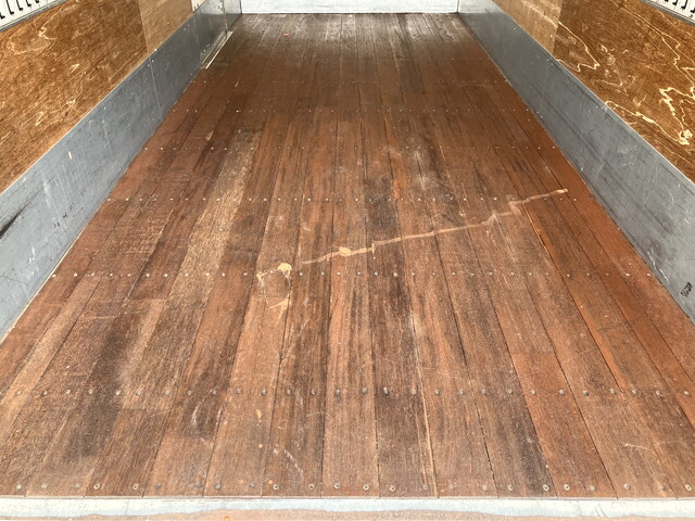 いすゞエルフアルミバン小型（2t・3t）[写真17]