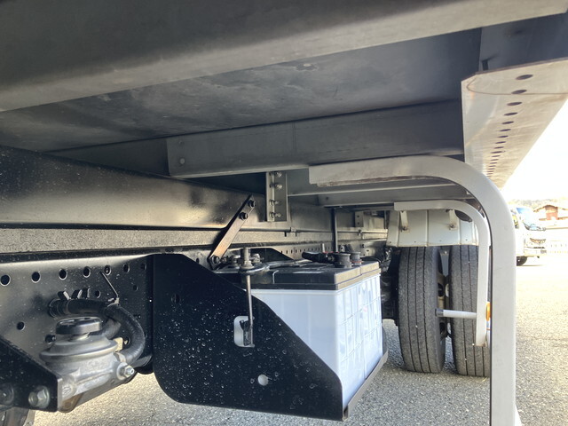 いすゞエルフアルミバン小型（2t・3t）[写真25]
