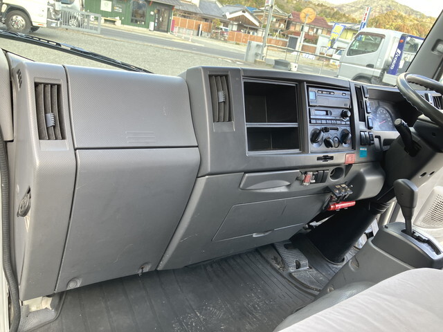 いすゞエルフアルミバン小型（2t・3t）[写真31]