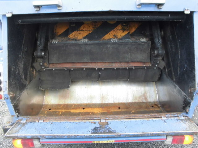 日野デュトロパッカー車（塵芥車）小型（2t・3t）[写真04]