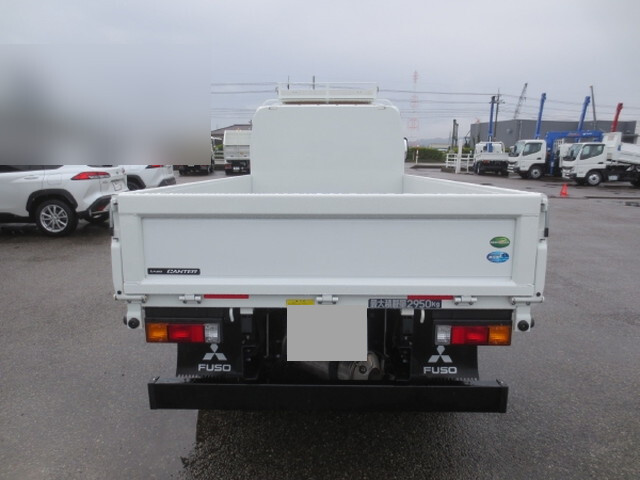 三菱ふそうキャンター平ボディ小型（2t・3t）[写真06]