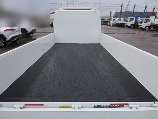 三菱ふそうキャンター平ボディ小型（2t・3t）[写真09]