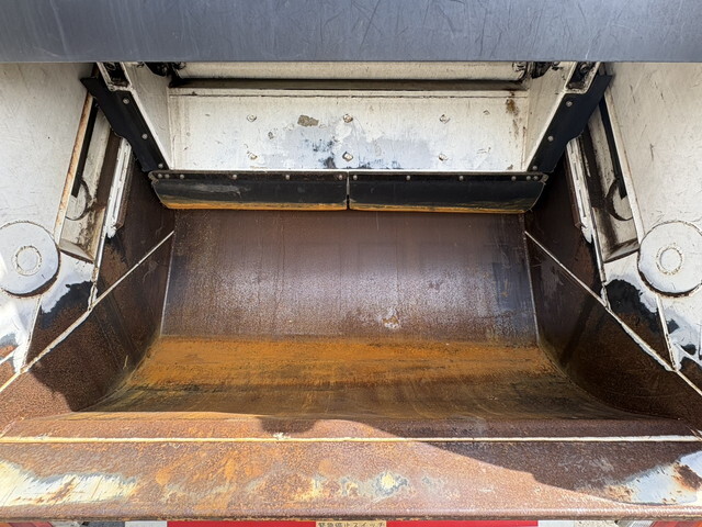 日野レンジャーパッカー車（塵芥車）中型（4t）[写真10]