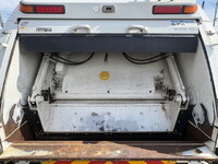 日野レンジャーパッカー車（塵芥車）中型（4t）[写真12]