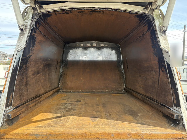 日野レンジャーパッカー車（塵芥車）中型（4t）[写真16]