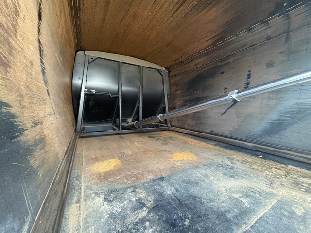 日野レンジャーパッカー車（塵芥車）中型（4t）[写真19]