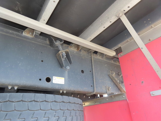 いすゞギガアルミウイング大型（10t）[写真11]