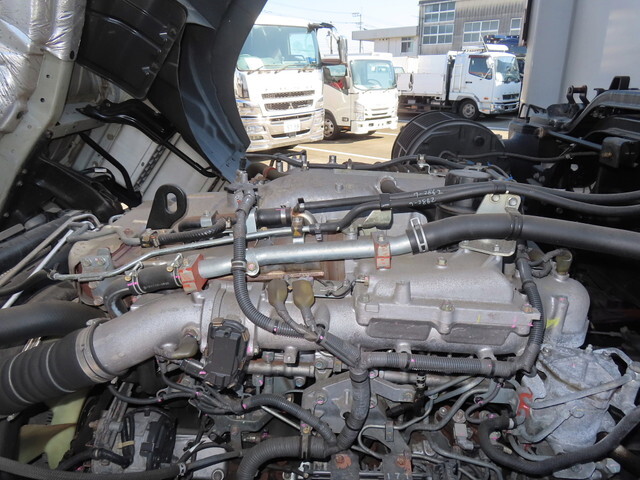 いすゞギガアルミウイング大型（10t）[写真15]