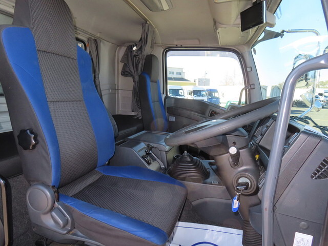 いすゞギガアルミウイング大型（10t）[写真20]