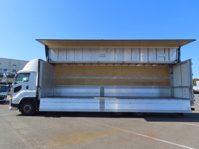 いすゞギガアルミウイング大型（10t）[写真29]