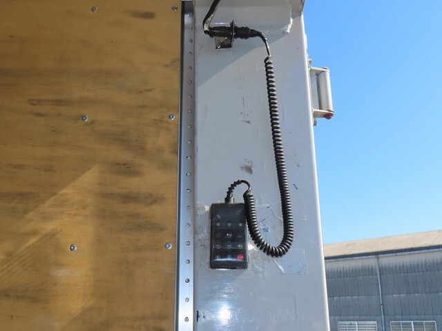 いすゞギガアルミウイング大型（10t）[写真33]