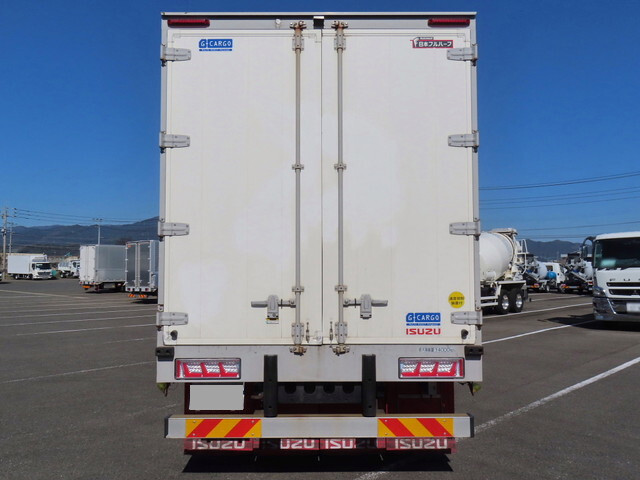 いすゞギガアルミウイング大型（10t）[写真06]