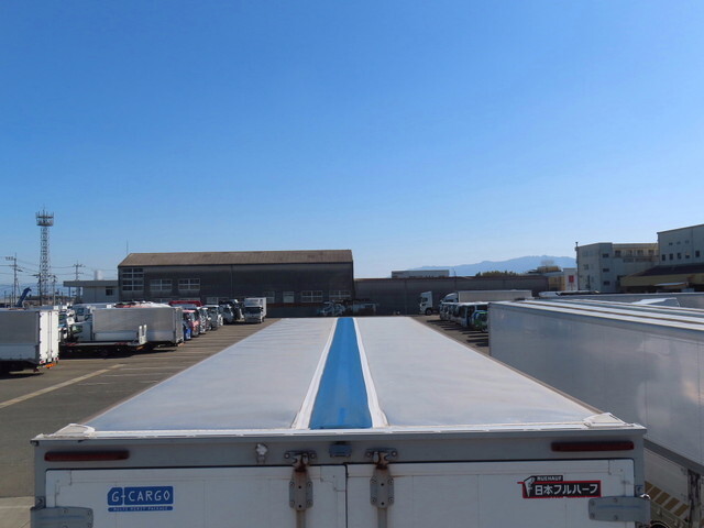 いすゞギガアルミウイング大型（10t）[写真08]