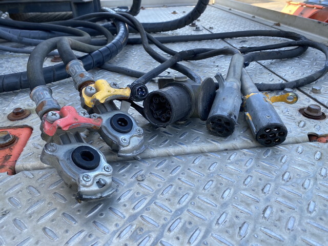 日野プロフィアトレーラーヘッド（トラクターヘッド）大型（10t）[写真12]