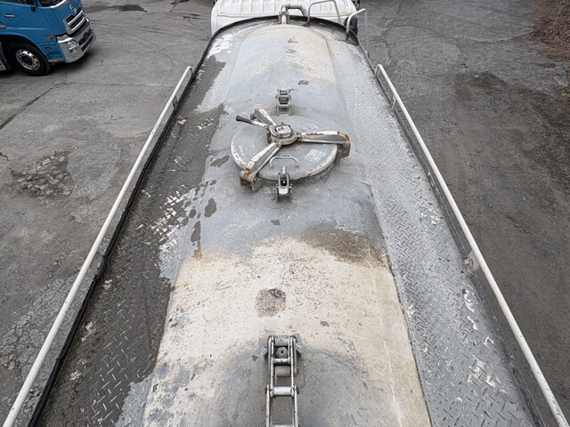 日野プロフィアバルク車（粉粒体運搬車）大型（10t）[写真10]