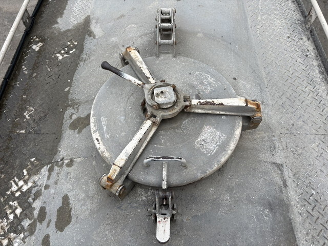 日野プロフィアバルク車（粉粒体運搬車）大型（10t）[写真11]